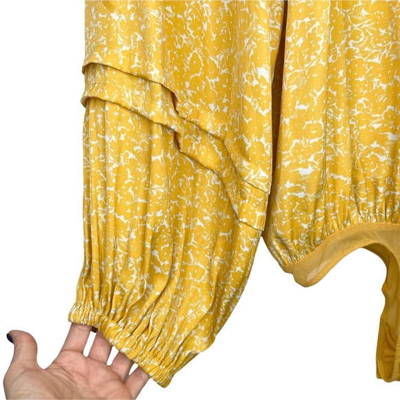 ♦️SOLD♦️Free People All Tucks Floral Printed Bodysuit - Picture 11 of 15